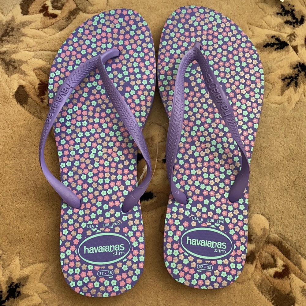 NWT Havaianas Slim in purple with floral print